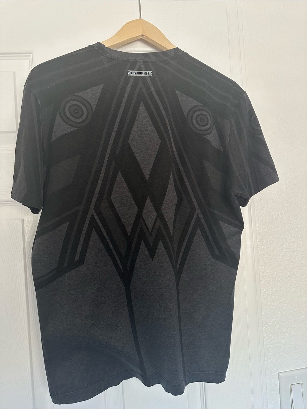 Designer Les Hommes Black and Grey Short-Sleeve Graphic Tee size small